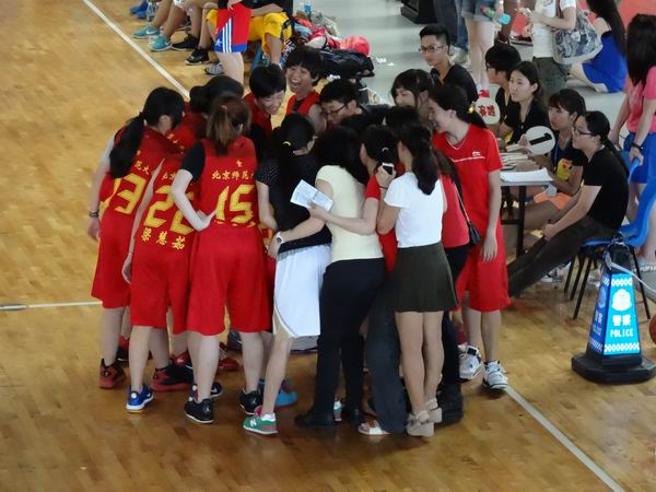 九游体育-西亚卡姆迎来三赛季出色发挥，塞尔维亚队观众热烈欢呼！再创辉煌时刻-九游体育