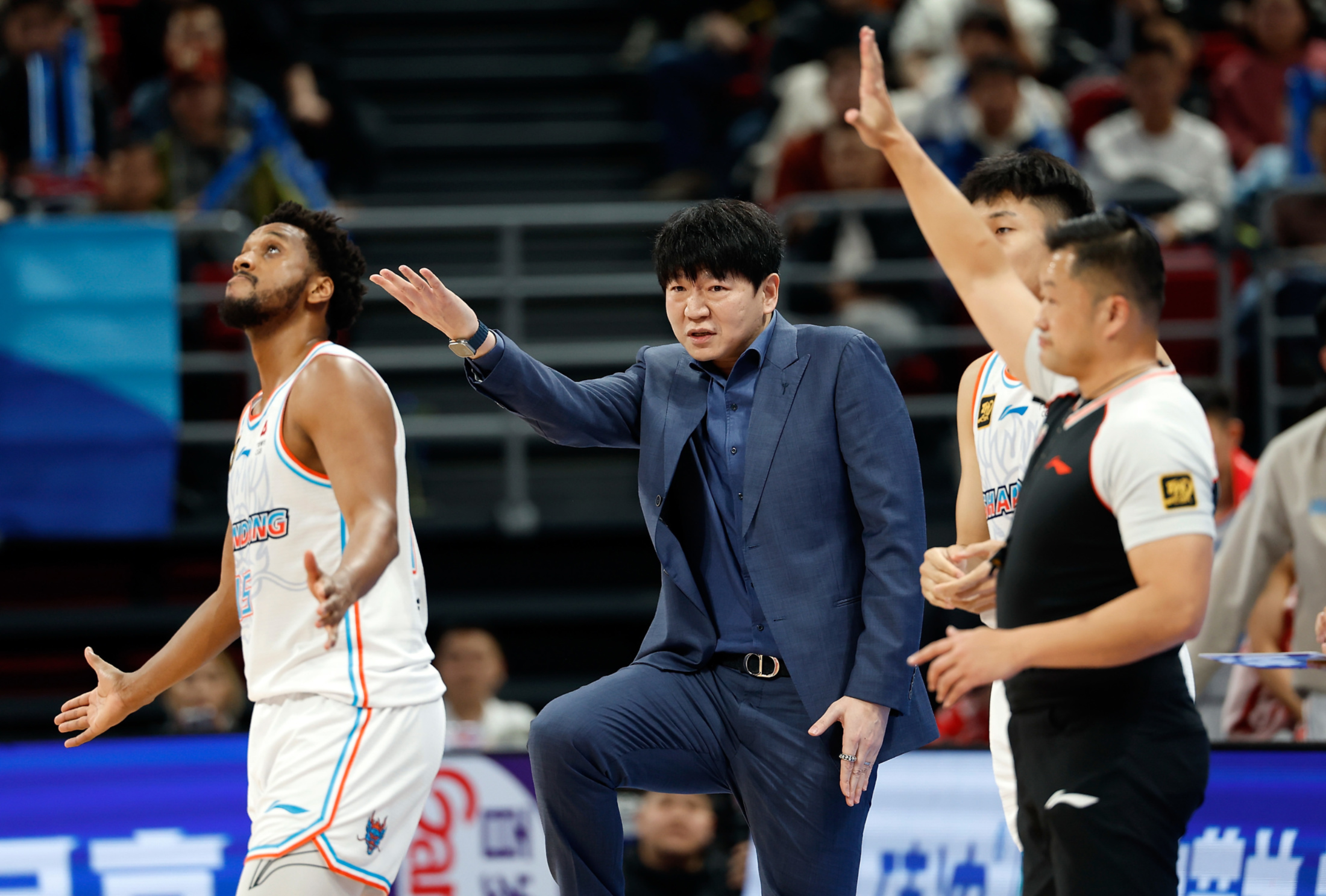 九游官网-窗口期山东男篮调整名单以备NBA总决赛；遗憾出局环节打磨；气氛紧张；球队文化再被提及的简单介绍-九游官网