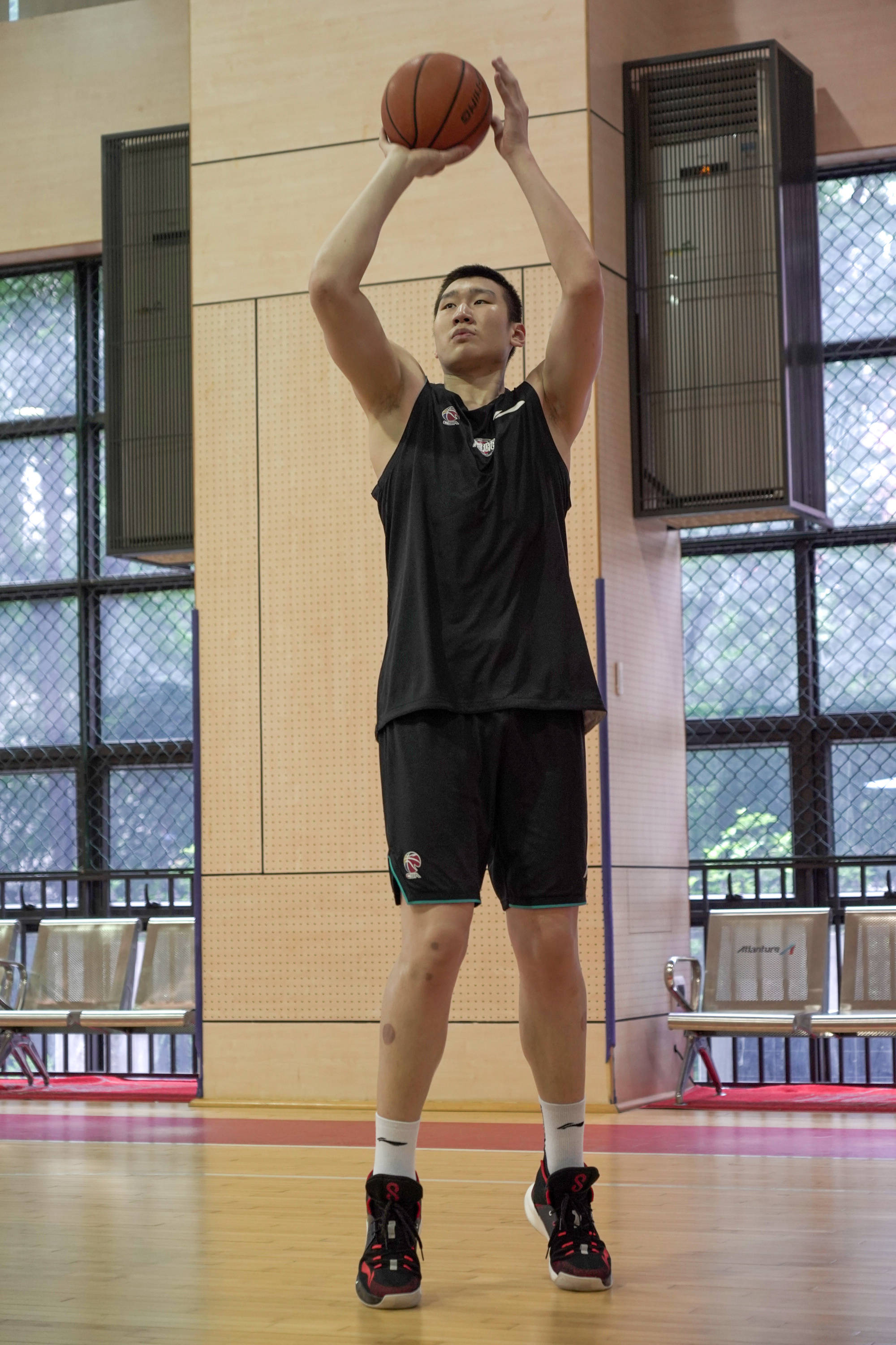 九游官网-冲刺阶段犹他爵士备战欧篮联,再遭质疑细节曝光,态度坚定,更衣室氛围转暖的简单介绍-九游官网